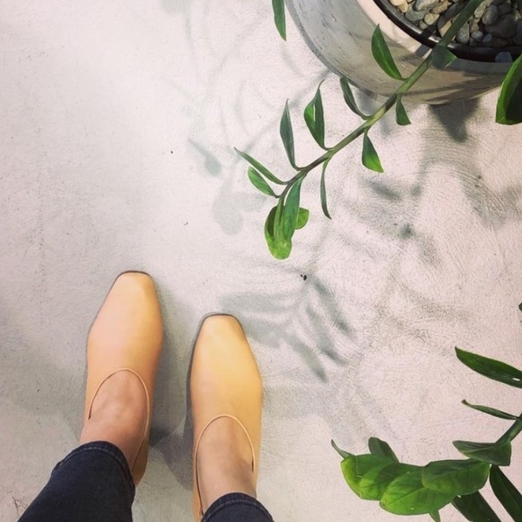 Gray Matters Micol Leather Pump - Picture 1 of 10
